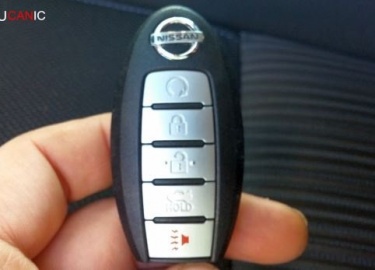 Узнайте, как заменить аккумулятор брелка на любом пульте дистанционного управления Nissan. [TOC] Эти инструкции распространяются на несколько автом...
