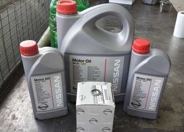 Какое масло можно использовать в двигателе Ниссан Патфайндер 3? Как заменить моторное масло и фильтр? Руководство представлено в сатье.