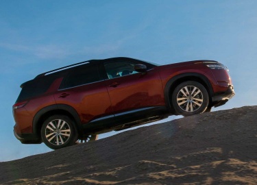 Обзор 5-го поколения Nissan Pathfinder 2022 года, комплектации и цены, фото, технические характеристики, дата выхода и видео тест-драйв новой модели.