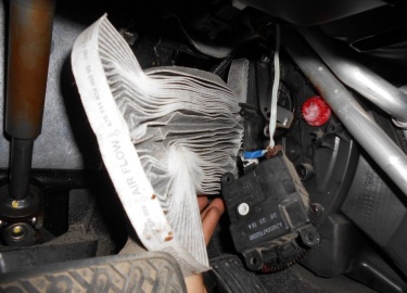 Предельно плотная компоновка затрудняет доступ даже к самым ходовым расходникам. Не является исключением и салонный фильтр Кашкая J10. Читайте, как...