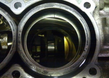 Ниссан Мурано выпускается японской компанией с 2002 года. В этом же году было представлено первое поколение данного кроссовера.