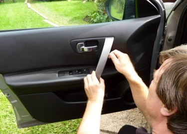 Руководство по снятию обшивки передней двери на автомобиле Ниссан Кашкай: инструкция с фото и видео
