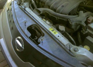 Замена приводного ремня Ниссан Ноут 1.6 АТ своими руками не особо сложная операция. Просто следуйте пошаговой инструкции с фотографиями.