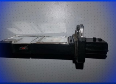 В этом посте мы увидим технику очистки датчика массового расхода воздуха на Nissan Pathfinder.