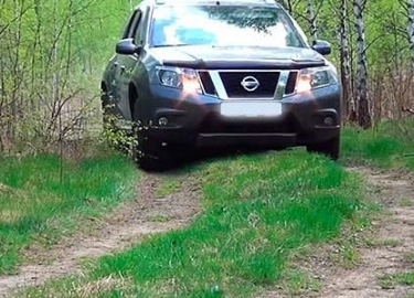 Определение типа передней и задней подвески в зависимости от года выпуска, типа кузова и модификации автомобиля Nissan Torrano. Обратитесь к таблиц...