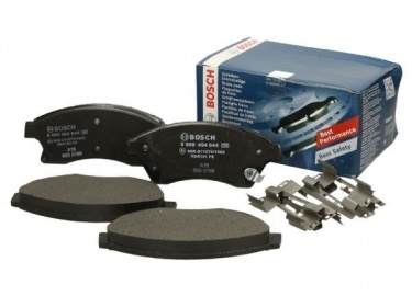 Система торможения машины напрямую влияет на безопасность, поэтому вовремя обслуживаайте ее. Расскажем, как заменить тормозные колодки и диски Нисс...