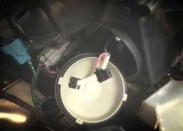 Руковооство по замене лампы ближнего света на автомобиле Ниссна Тиида, фото, описание
