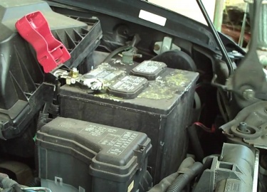 Nissan Murano — кроссовер от японского автомобильного концерна, представленный на мировых рынках в трех поколениях: Ниссан Мурано Z50 — первое поко...