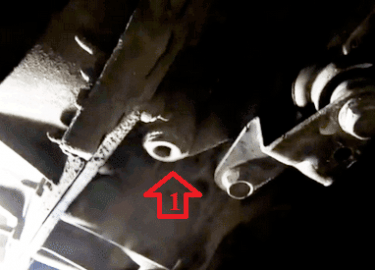 Заправочные объемы, марки масел, охлаждающей жидкости и хладагента в системы автомобиля Ниссан Жук. Сколько, куда, и что заливать в Nissan Juke.