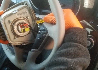 В этом руководстве вы узнаете, как снять пружину часов (спиральный трос) и датчик угла поворота рулевого колеса на автомобилях Nissan. симптомы Нер...