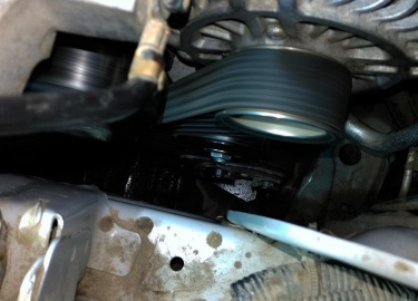 Пошагово о том, как проводится замена ремня и генератора на Nissan Tiida. Признаки изношенного и растянутого ремня. Что нужно для снятия и установк...