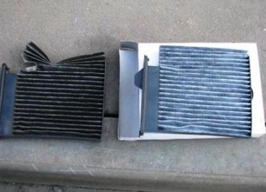 Пошаговая видеоинструкция по замене салонного фильтра на автомобиле Ниссан Тиида. Советы по выбору фильтра.
