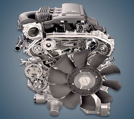 Двигатель Nissan VQ40DE, вид сбоку.