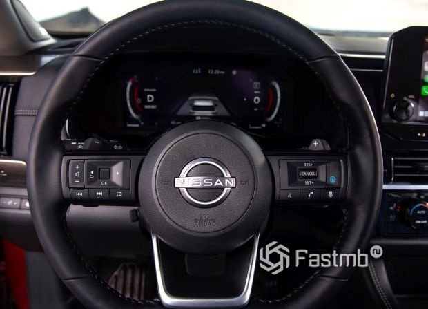 Руль и цифровая приборная панель Nissan Pathfinder 2021