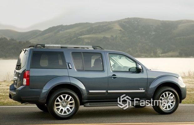 Nissan Pathfinder 2007 для США, вид сбоку