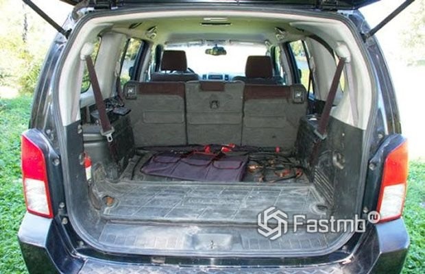 Nissan Pathfinder 2004 для США, багажное отделение