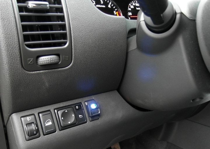 Кнопка запуска подогревателя Eberspacher Hydronic D5W SC с индикатором состояния, Nissan Pathfinder (R51)